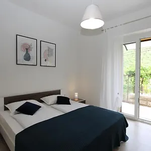 Apartment L, Raša