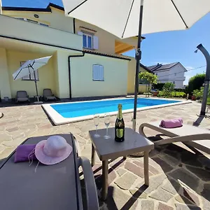 https://apartman-vertel.primorje-gorskikotar.com